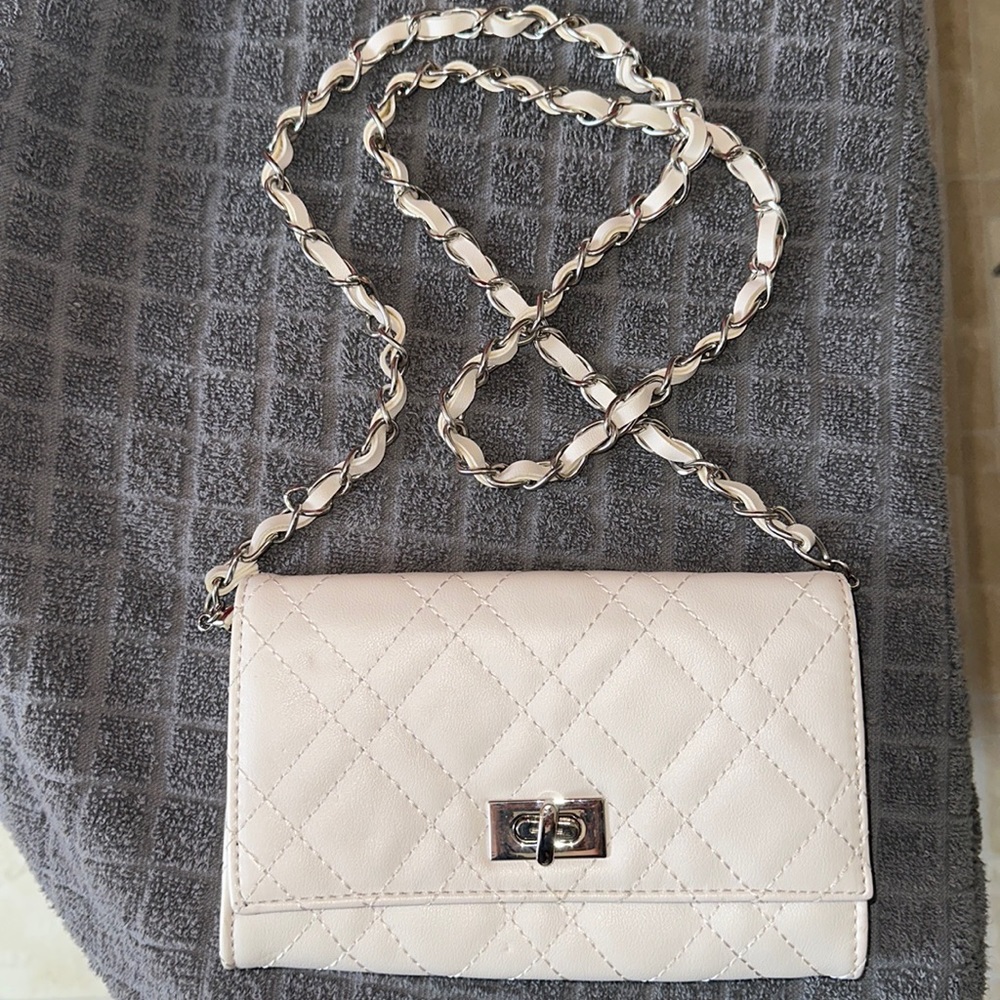 Forever 21 bone colored crossbody bag. Like new condition.